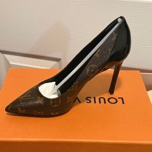 Louis Vuitton Monogram Brown and Black Heels brand new